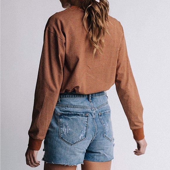 On the Fence Denim Shorts - Picture 3 of 8